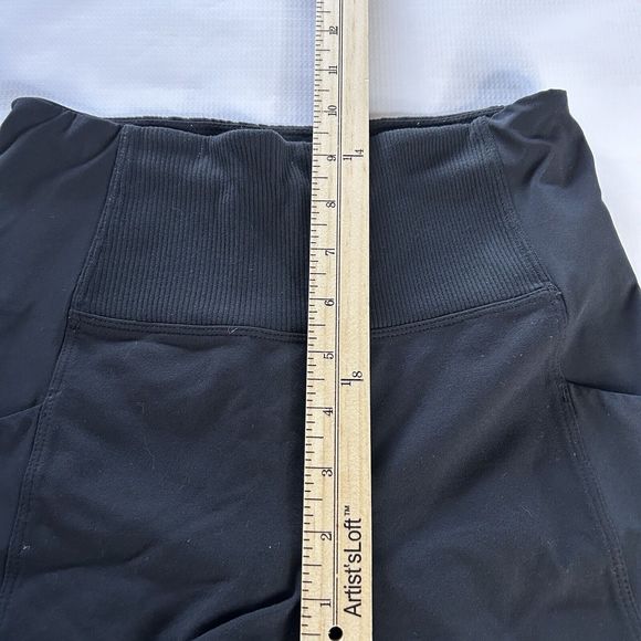 Athleta XS 9 inch Biker Shorts with pockets black - Picture 5 of 9